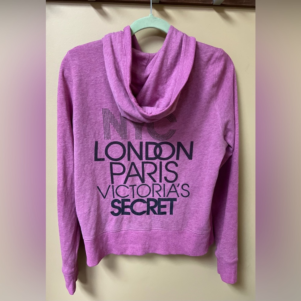 Victoria's Secret Supermodel Essentials Pink Hoodie NYC London Paris Size Large - Picture 4 of 11